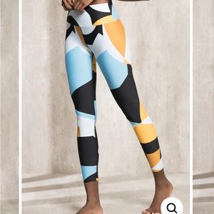 Maaji Leggings Size M NWT! Pouch Included